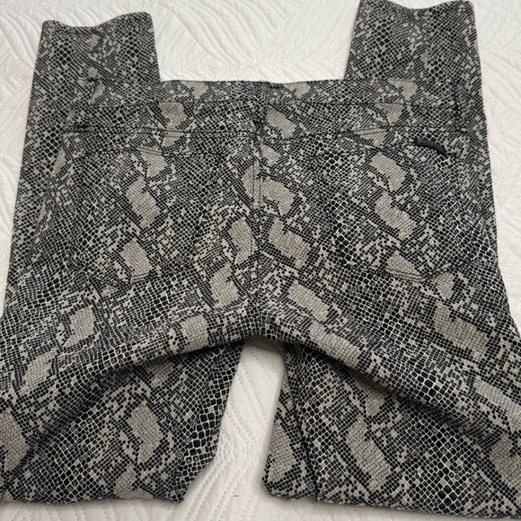 Hudson Women’s Black & Grey Snakeskin Print Skinny Stretch Pants. Size 28 - Picture 6 of 9